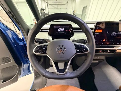 Used 2025 Volkswagen ID. Buzz Pro S RWD image 11