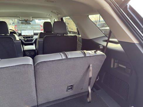 New 2026 Ford Explorer Active w/ Active Comfort Package image 8