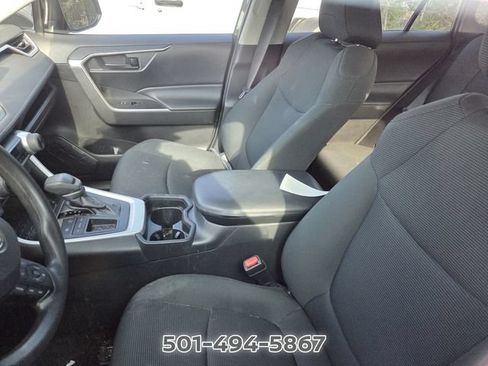 Used 2021 Toyota RAV4 LE FWD image 7