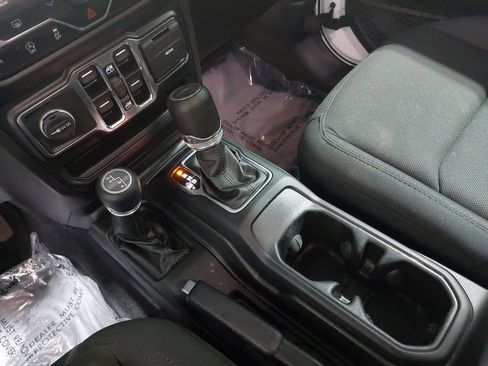 Used 2022 Jeep Gladiator Sport image 25