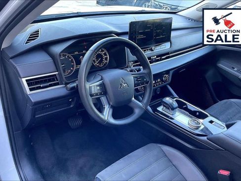 Used 2025 Mitsubishi Outlander SE AWD/4WD image 14