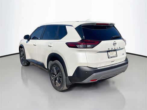 Used 2023 Nissan Rogue SV image 4