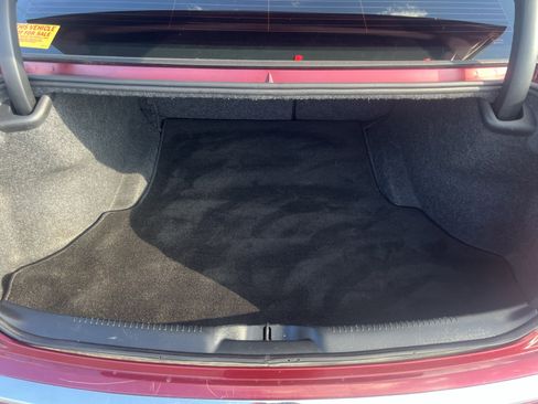 Used 2020 Chrysler 300 Limited RWD image 12