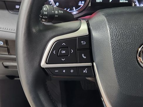 Used 2023 Toyota Highlander XSE FWD image 48