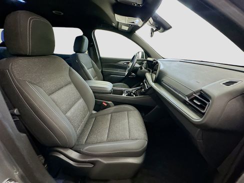 Used 2025 Chevrolet Traverse LT image 34