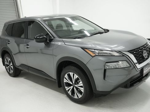 Used 2023 Nissan Rogue SV FWD image 3