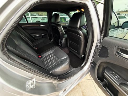 Used 2017 Chrysler 300 C Platinum image 14