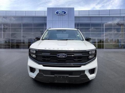 Used 2025 Ford Expedition Active RWD image 3
