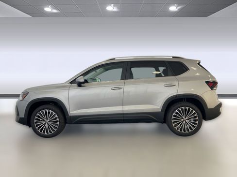 New 2026 Volkswagen Taos SE image 2