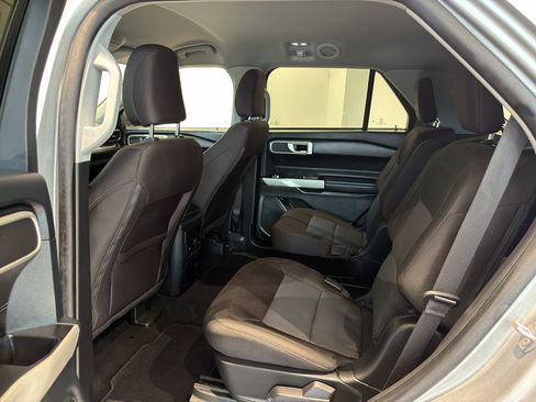 Used 2023 Ford Explorer XLT RWD image 18