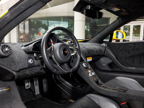 Used 2016 McLaren 675LT Coupe image 25