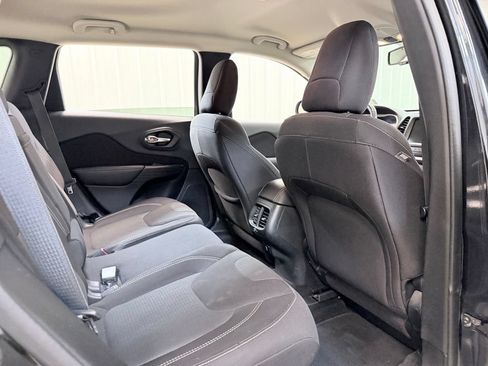 Used 2015 Jeep Cherokee Latitude w/ Comfort/Convenience Group AWD/4WD image 31