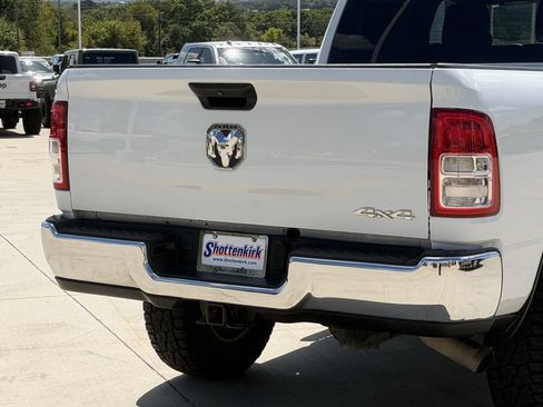 Used 2022 RAM 2500 Tradesman w/ Chrome Appearance Group AWD/4WD image 6