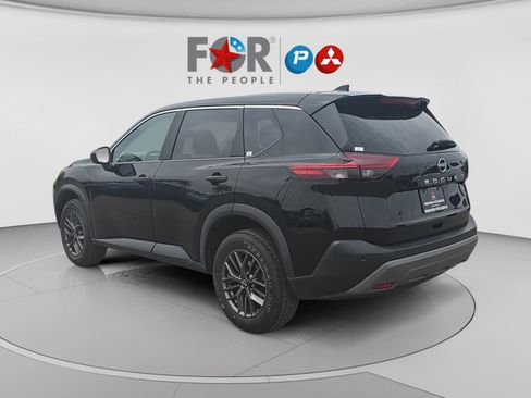 Used 2023 Nissan Rogue S FWD image 3