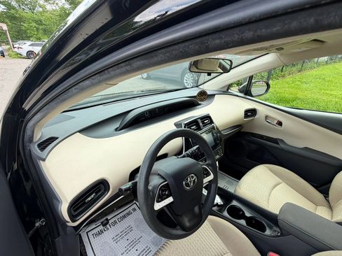 Used 2016 Toyota Prius Two FWD image 9
