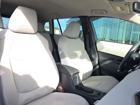 Used 2022 Toyota Corolla Cross L image 8