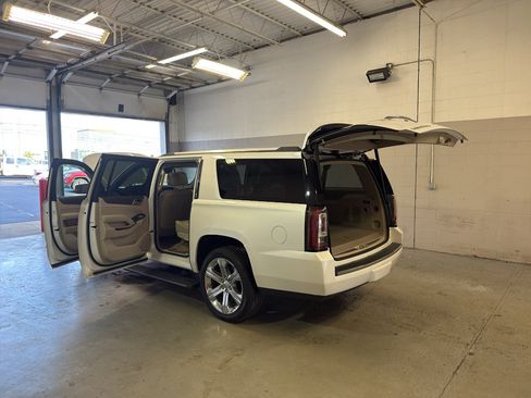 Used 2016 GMC Yukon XL Denali w/ Open Road Package AWD/4WD image 12