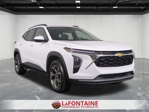 Certified 2025 Chevrolet Trax LT w/ Driver Confidence Package image 2