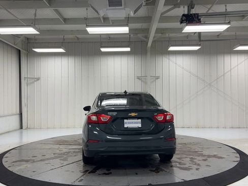 Used 2018 Chevrolet Cruze LT FWD image 7
