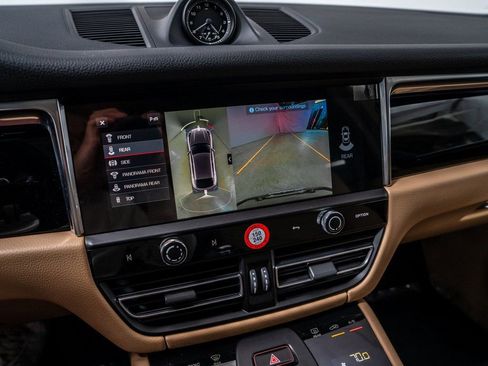 New 2026 Porsche Macan image 18