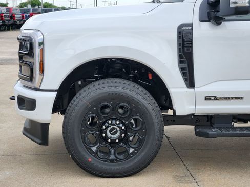 New 2026 Ford F250 Lariat w/ Black Appearance Package AWD/4WD image 9