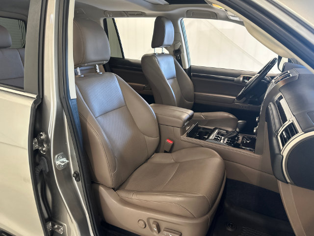 Used 2021 Lexus GX 460 Luxury w/ Accessory Package AWD/4WD image 30