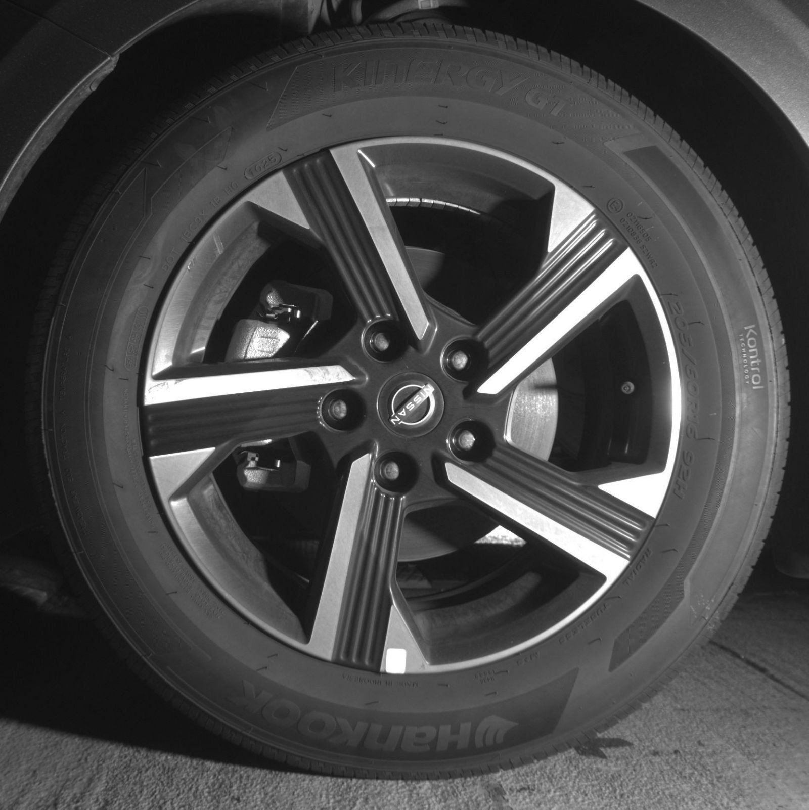 Used 2025 Nissan Sentra SV FWD image 16