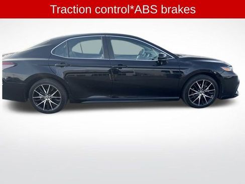 Used 2021 Toyota Camry SE image 4
