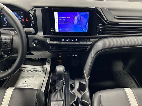 Used 2026 Toyota Camry Hybrid FWD image 25