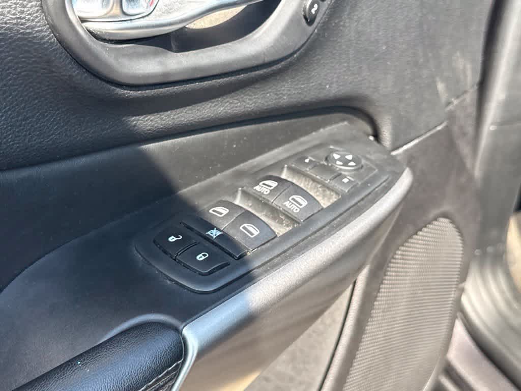 Used 2020 Jeep Cherokee High Altitude AWD/4WD image 11