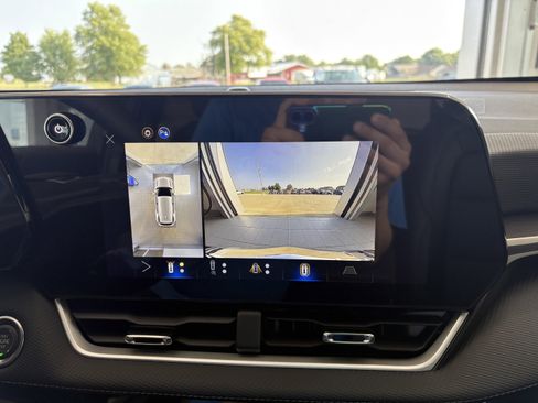 New 2026 Chevrolet Equinox LT w/ Convenience Package II image 18