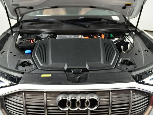 Used 2019 Audi e-tron Premium Plus image 16