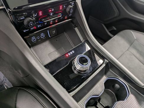 Used 2024 Jeep Grand Cherokee Altitude AWD/4WD image 15