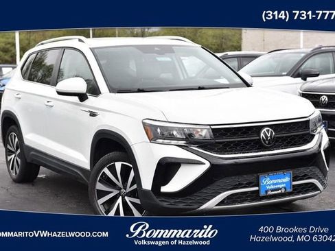 Used 2023 Volkswagen Taos SE w/ Panoramic Sunroof Package image 1