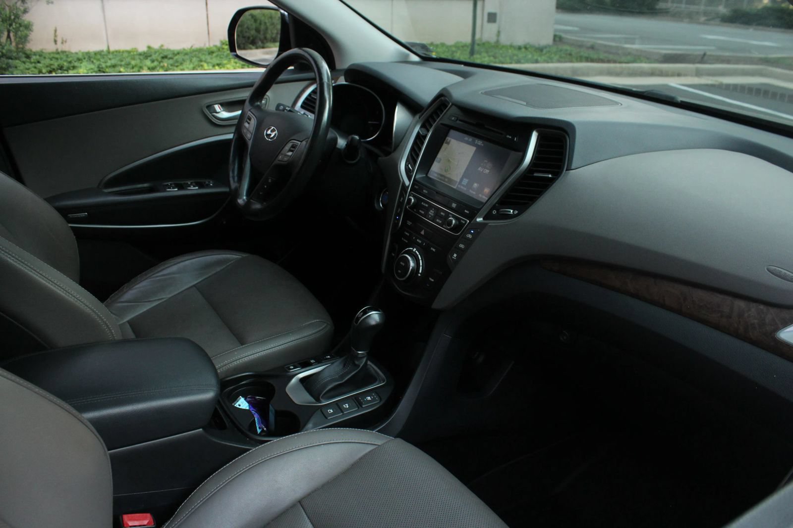 Used 2017 Hyundai Santa Fe Limited AWD/4WD image 27