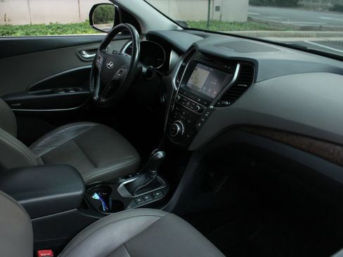 Used 2017 Hyundai Santa Fe Limited AWD/4WD image 27