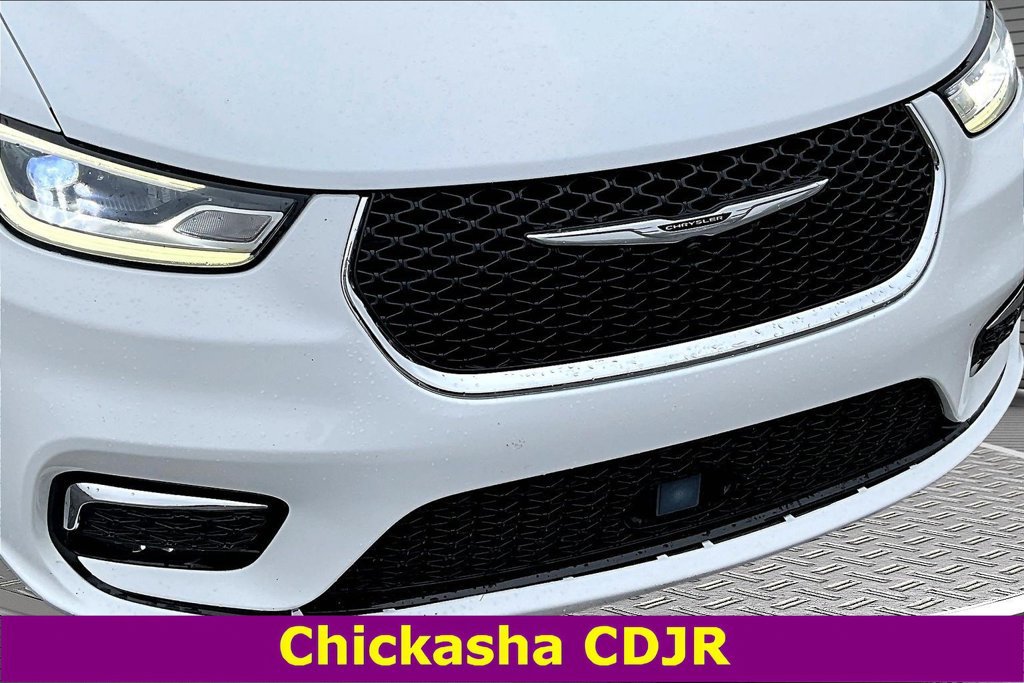 Used 2025 Chrysler Pacifica Select FWD image 32