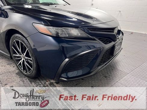 Used 2021 Toyota Camry SE image 9