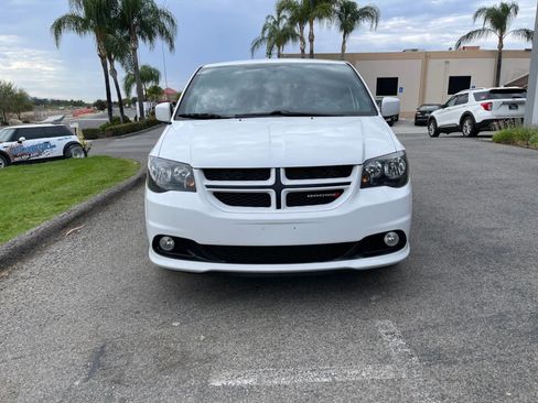 Used 2018 Dodge Grand Caravan GT FWD image 2