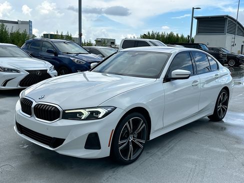 Used 2023 BMW 330i Sedan w/ Convenience Package RWD image 3