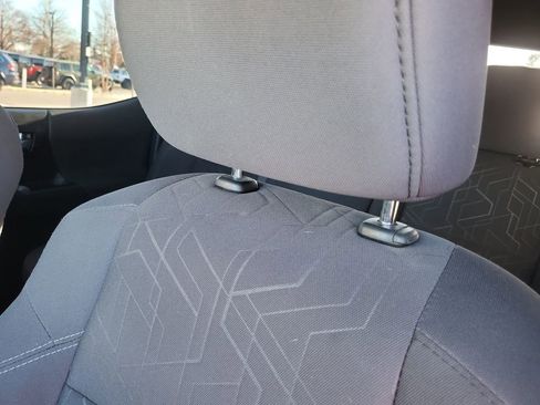 Used 2018 Toyota Tacoma TRD Sport w/ Technology Package image 16