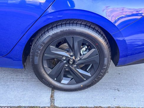 Used 2023 Hyundai Elantra Blue image 13