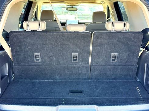 Used 2023 Ford Expedition Limited image 10