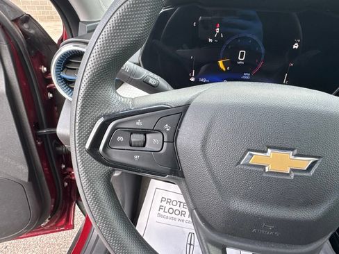 Used 2025 Chevrolet Trax LT FWD image 28