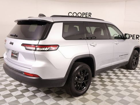 Used 2024 Jeep Grand Cherokee L Laredo image 22