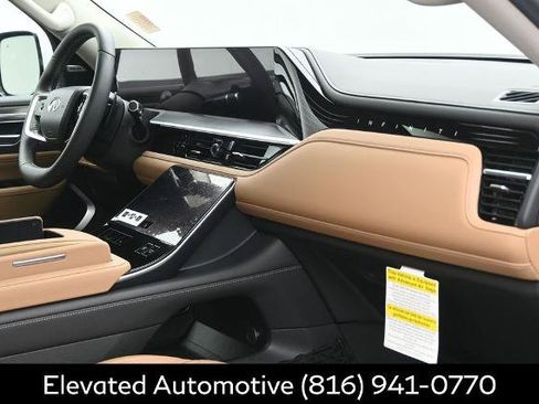 Certified 2026 INFINITI QX80 Luxe AWD/4WD image 6