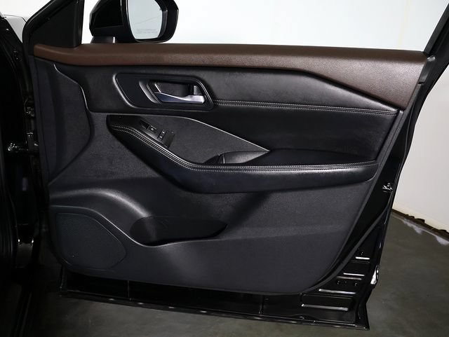 Used 2023 Nissan Rogue SL AWD/4WD image 33