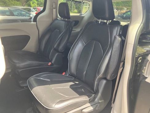 Used 2018 Chrysler Pacifica Limited w/ Advanced Safetytec Group image 16