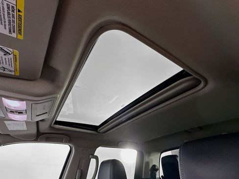 Used 2024 Nissan Frontier SL w/ Technology Package image 26