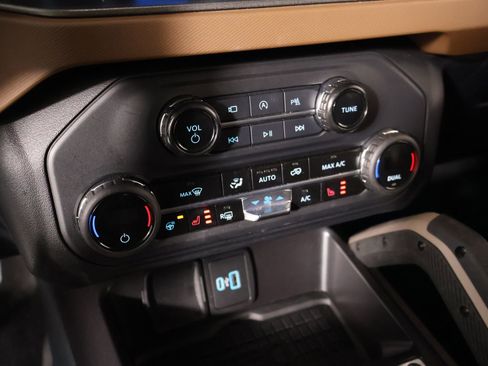 Used 2024 Ford Bronco Outer Banks AWD/4WD image 8